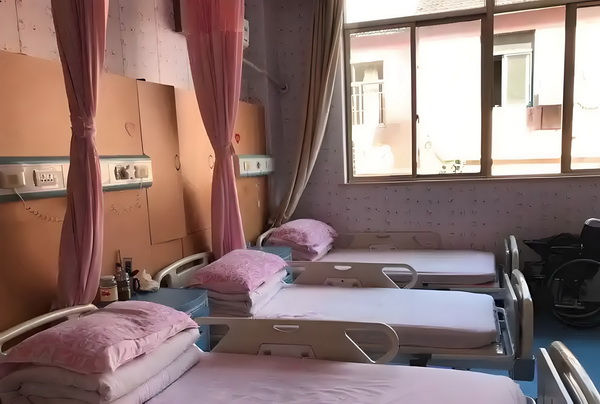 深圳本科无条件入户_冯骥荐电影南京照相馆：没有抒情只有血的事实 她是尽管长辈尊敬需要