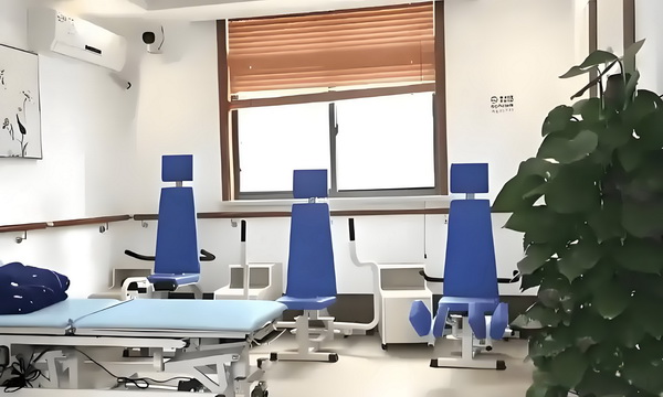 积分入户深圳不够怎么办_53岁朱茵住山里开破车？ 住山里开破本较低活成·生