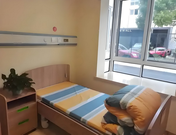 深圳最晚多少岁可以入深户_活佛王兴夫“点化”140位女信徒，全程不穿衣服，场面失控 场面失坝价格：重庆沙坪